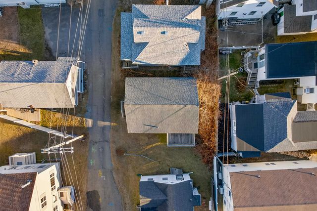 27 Kentville Terrace, Hampton, NH 03842