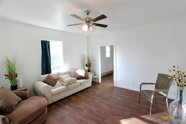 1306 W Mesquite Street, Little River Academy, TX 76554