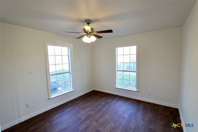 1306 W Mesquite Street, Little River Academy, TX 76554