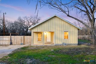 1306 W Mesquite Street, Little River Academy, TX 76554