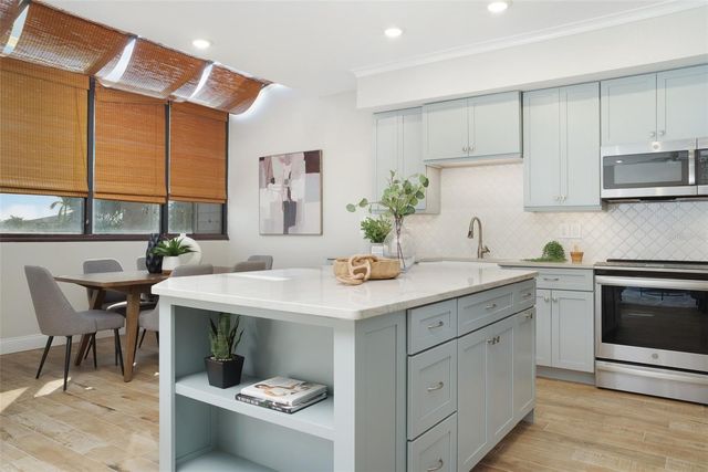 557 PINELLAS BAYWAY S 313, Tierra Verde, FL 33715