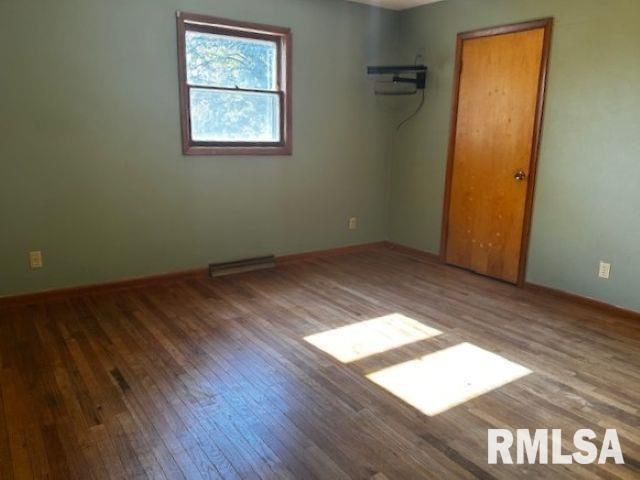 12 Newland Lane, Jacksonville, IL 62650