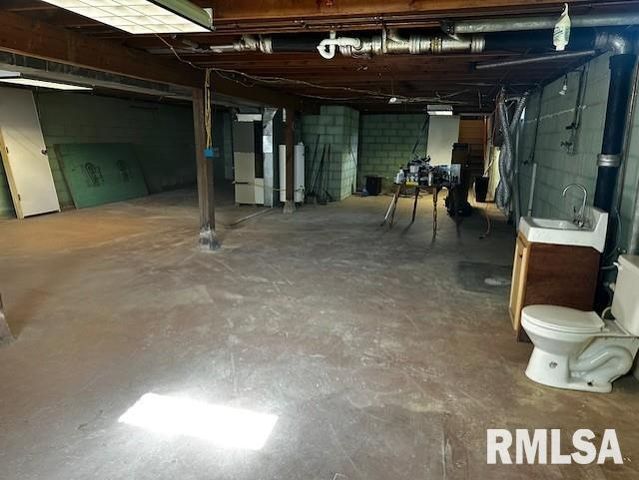 12 Newland Lane, Jacksonville, IL 62650