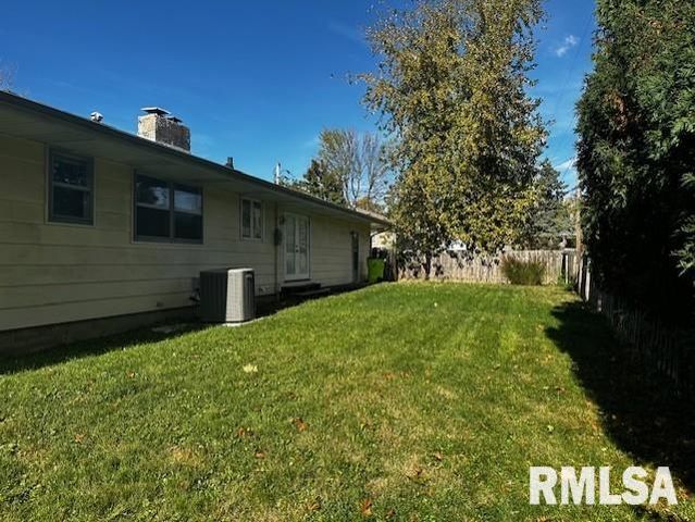 12 Newland Lane, Jacksonville, IL 62650