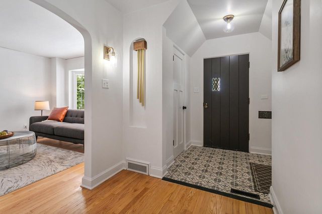 2578 N 88th STREET, Wauwatosa, WI 53226