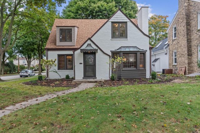 2578 N 88th STREET, Wauwatosa, WI 53226