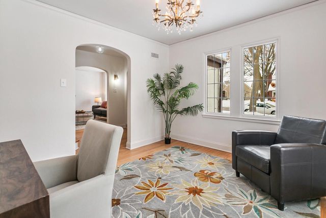 2578 N 88th STREET, Wauwatosa, WI 53226