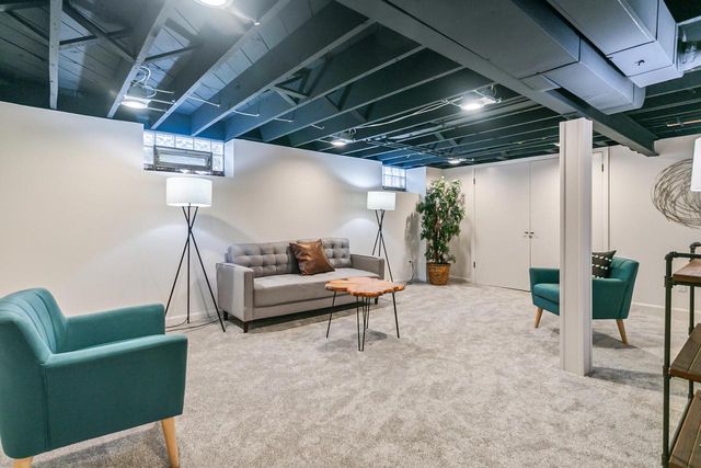 2578 N 88th STREET, Wauwatosa, WI 53226