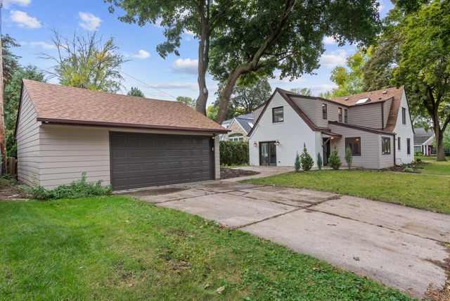 2578 N 88th STREET, Wauwatosa, WI 53226