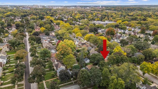 2578 N 88th STREET, Wauwatosa, WI 53226