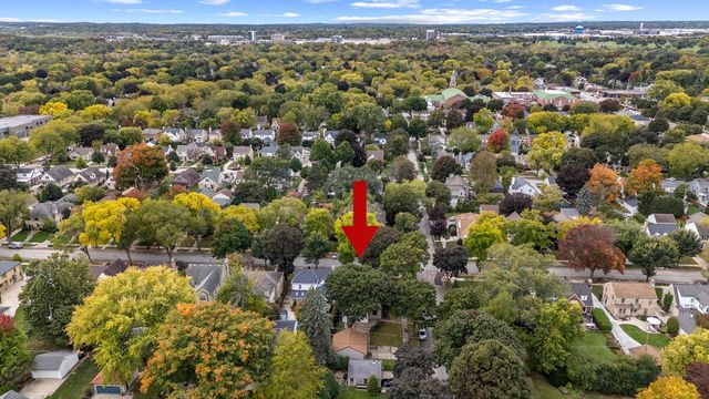 2578 N 88th STREET, Wauwatosa, WI 53226