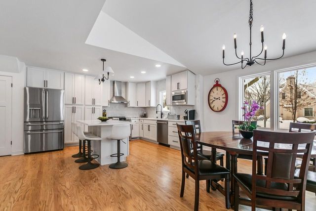 2578 N 88th STREET, Wauwatosa, WI 53226