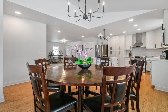 2578 N 88th STREET, Wauwatosa, WI 53226