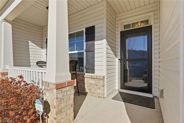 1617 Coopers Hawk Drive, Kernersville, NC 27284