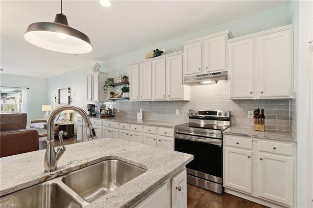 1617 Coopers Hawk Drive, Kernersville, NC 27284