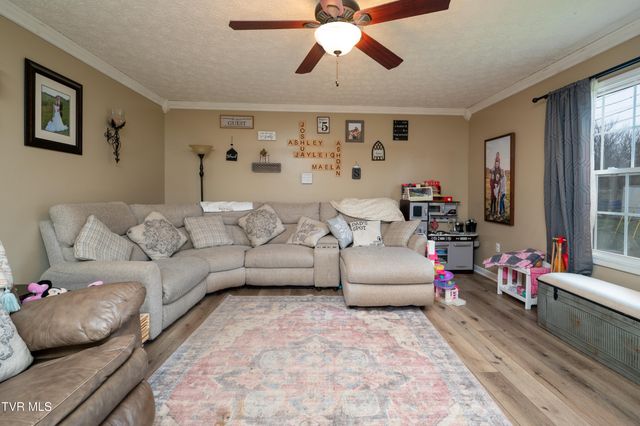 166 Heritage Drive, Rogersville, TN 37857