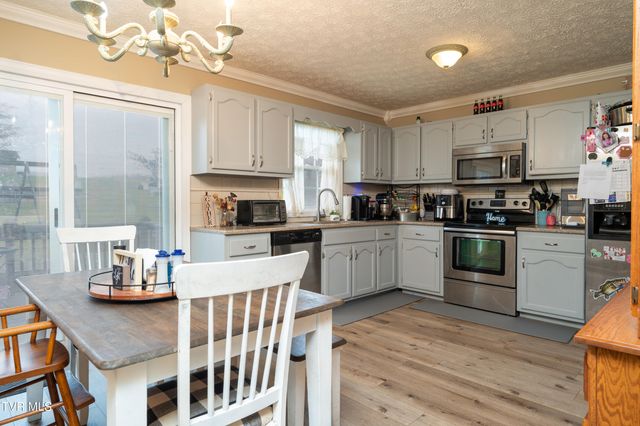 166 Heritage Drive, Rogersville, TN 37857