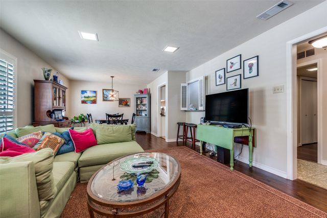 10696 Pagewood Drive, Dallas, TX 75230