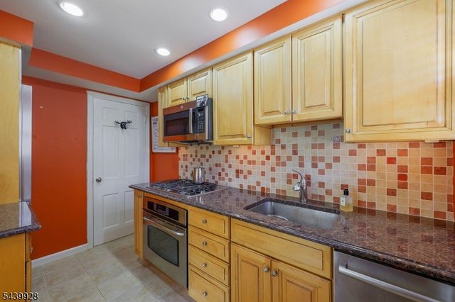 260 Walnut Street, Unit 10 10, Westfield Town, NJ 07090
