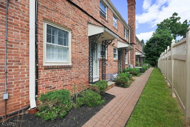 260 Walnut Street, Unit 10 10, Westfield Town, NJ 07090