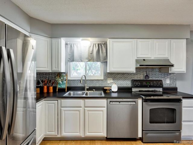 311 Collard Drive, Marysville, MI 48040