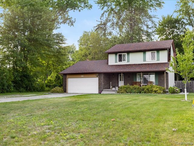 311 Collard Drive, Marysville, MI 48040