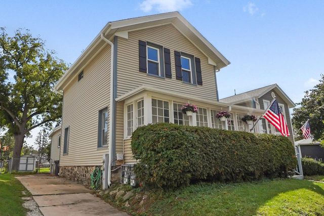 217 S Cross STREET, Oconomowoc, WI 53066