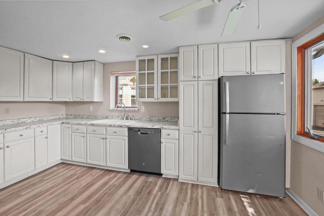 217 S Cross STREET, Oconomowoc, WI 53066