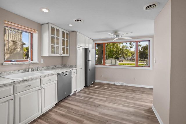 217 S Cross STREET, Oconomowoc, WI 53066