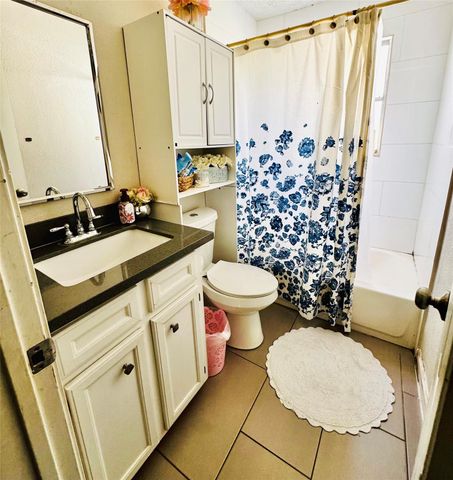 503 S Kansas Street, La Porte, TX 77571