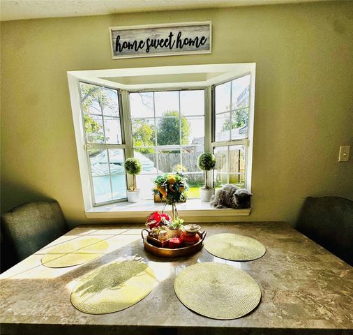 503 S Kansas Street, La Porte, TX 77571