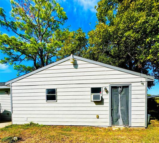 503 S Kansas Street, La Porte, TX 77571