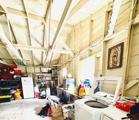 503 S Kansas Street, La Porte, TX 77571