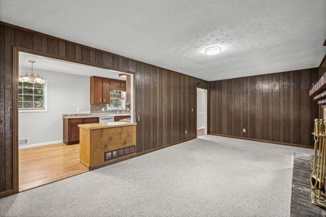 1050 Castlewood Drive, Woodstock, GA 30189