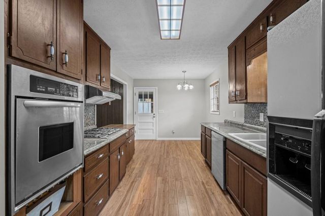 1050 Castlewood Drive, Woodstock, GA 30189