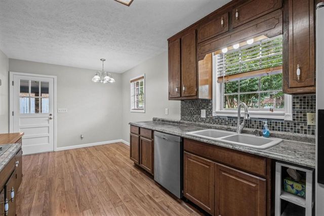 1050 Castlewood Drive, Woodstock, GA 30189