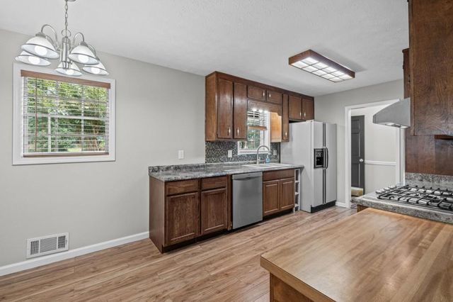 1050 Castlewood Drive, Woodstock, GA 30189