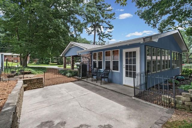 1050 Castlewood Drive, Woodstock, GA 30189