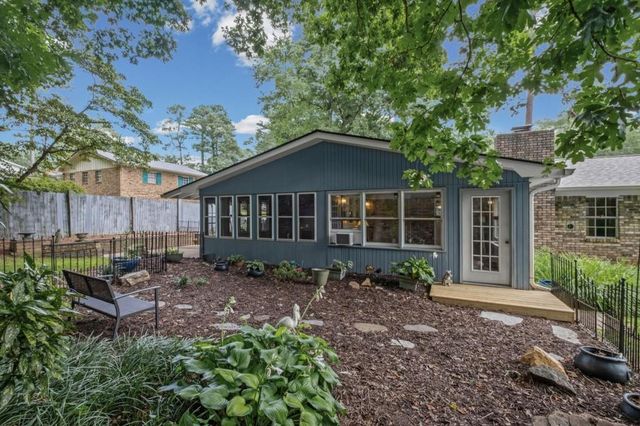 1050 Castlewood Drive, Woodstock, GA 30189