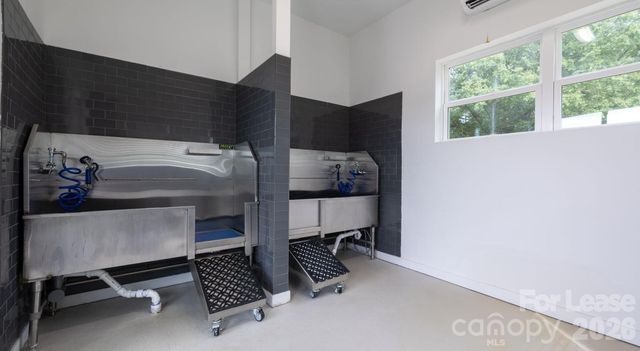 4520 Charlotte Park Drive B1, Charlotte, NC 28217