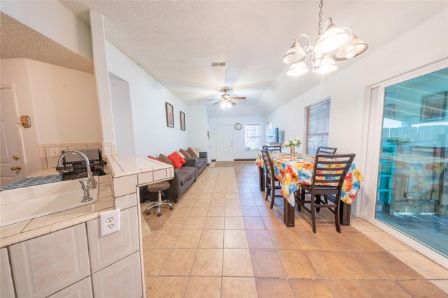 1515 Parkfield CIR, Round Rock, TX 78664