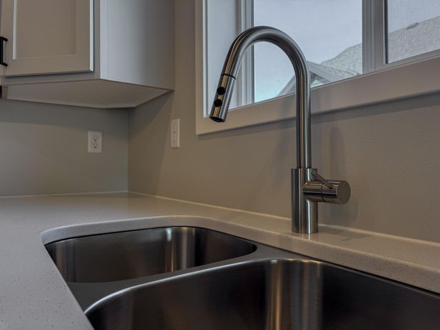 1107 60th Avenue W, West Fargo, ND 58078