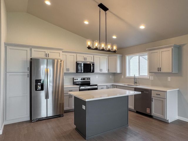 1107 60th Avenue W, West Fargo, ND 58078