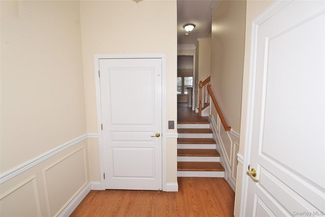 21 Virginia Pine 21, Bay Shore, NY 11706