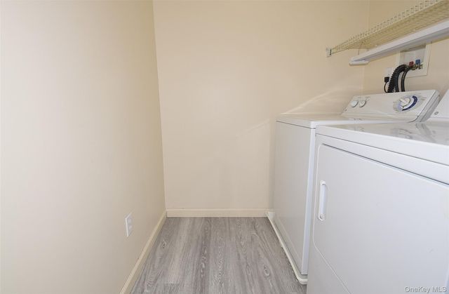 21 Virginia Pine 21, Bay Shore, NY 11706