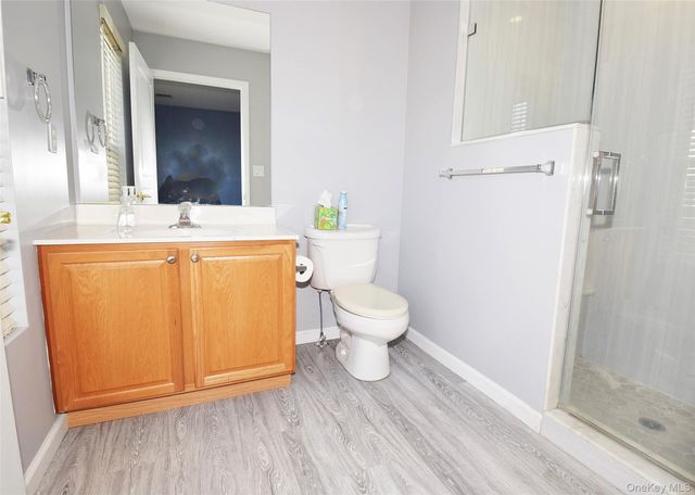 21 Virginia Pine 21, Bay Shore, NY 11706