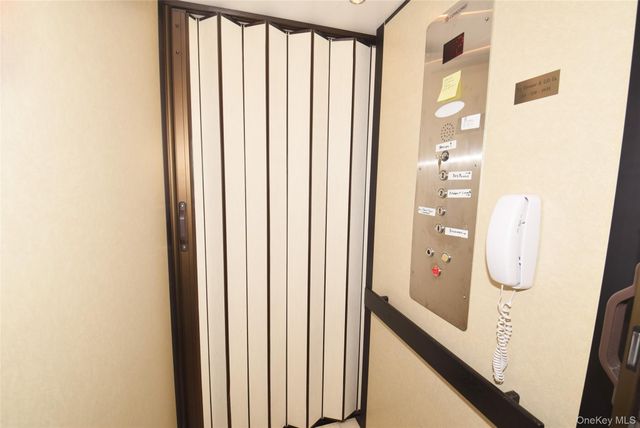 21 Virginia Pine 21, Bay Shore, NY 11706