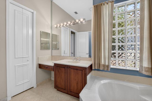 6959 Imperial Beach Circle, Delray Beach, FL 33446