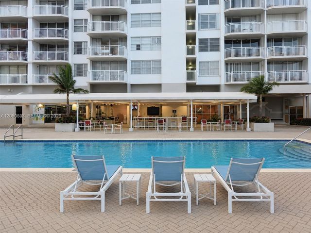 18071 Biscayne Boulevard 302, Aventura, FL 33160