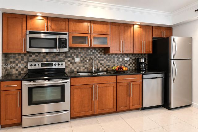 18071 Biscayne Boulevard 302, Aventura, FL 33160